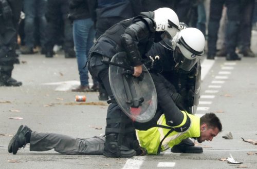 yellow vest police takedown