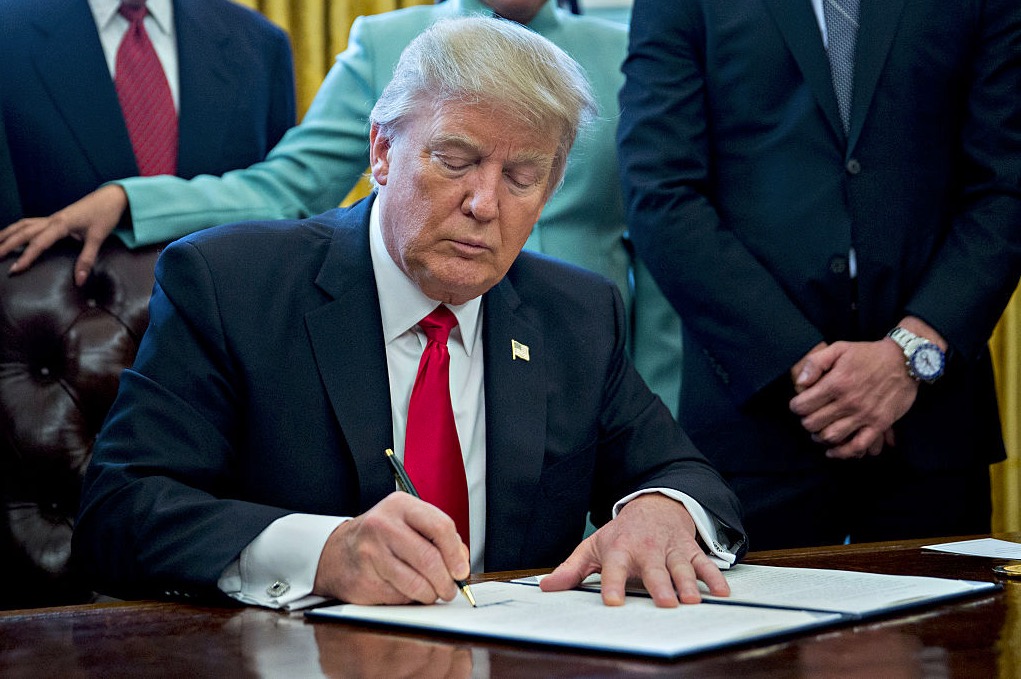 Trump To Sign Exec Order Suspending Eco Regs Hampering Growth 