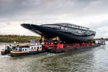 jeff bezos superyacht